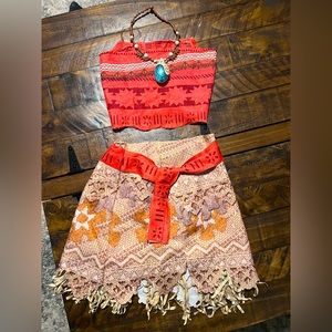 Size 4-6 Moana costume with necklace